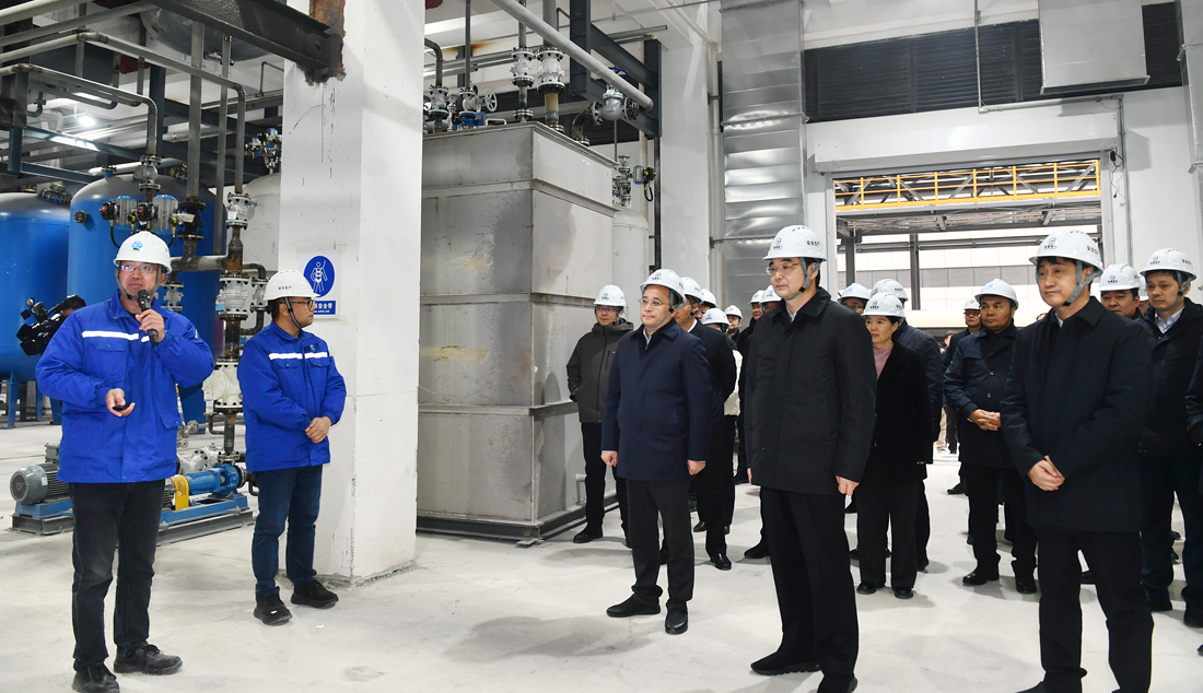 市委市政府举行2025年第四次重特大产业项目攻坚拉练