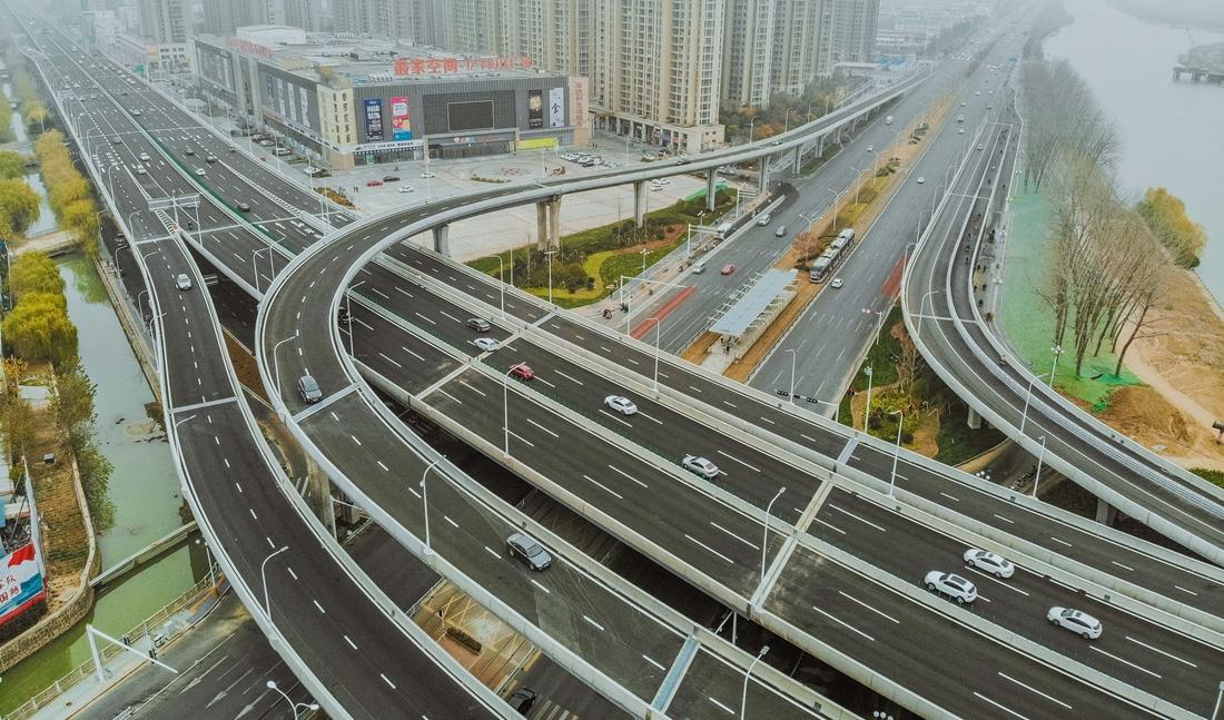 市区内环高架建成通车