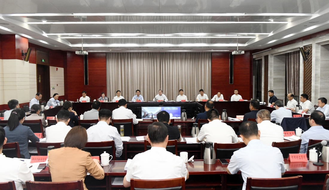 市政府九届第42次常务会议召开