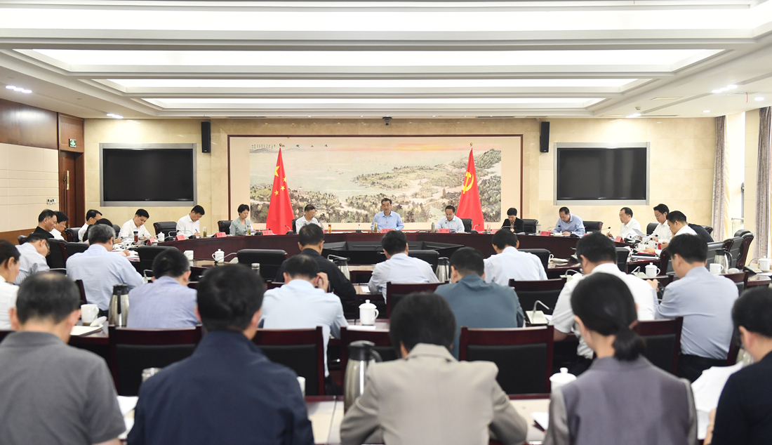 市委常委会召开会议