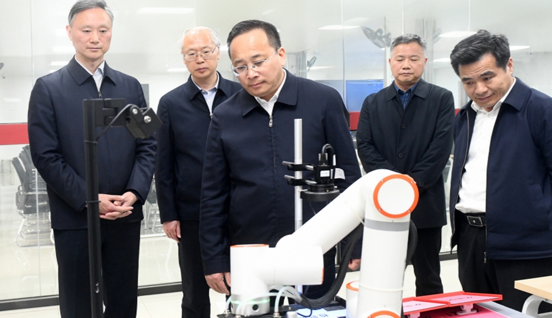 市领导调研推进人工智能发展工作