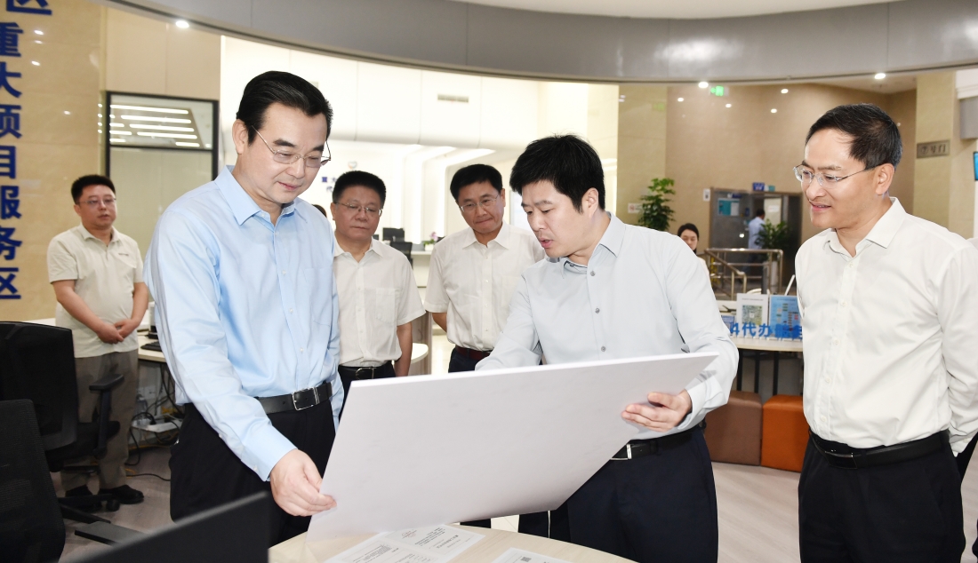 市领导调研优化营商环境工作