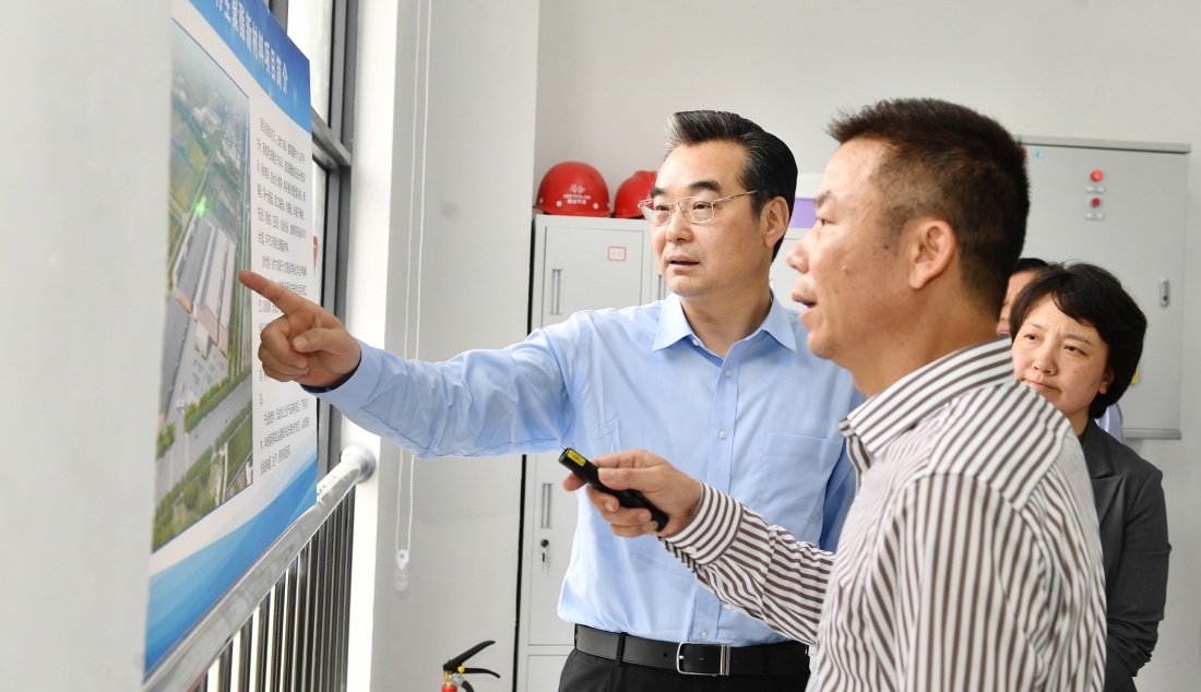 市领导调研洪泽经济开发区深化改革创新工作