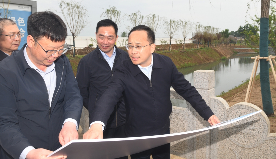 市领导现场会办推进城市公共空间治理