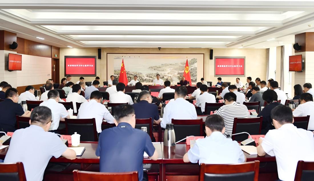 市委理论学习中心组召开学习会