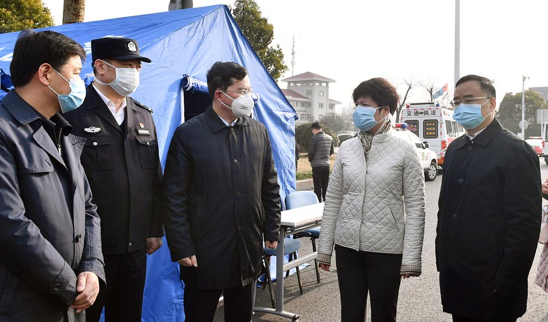 1月28日,市委书记蔡丽新带队,采取明查与"四不两直"相结合的方式深入