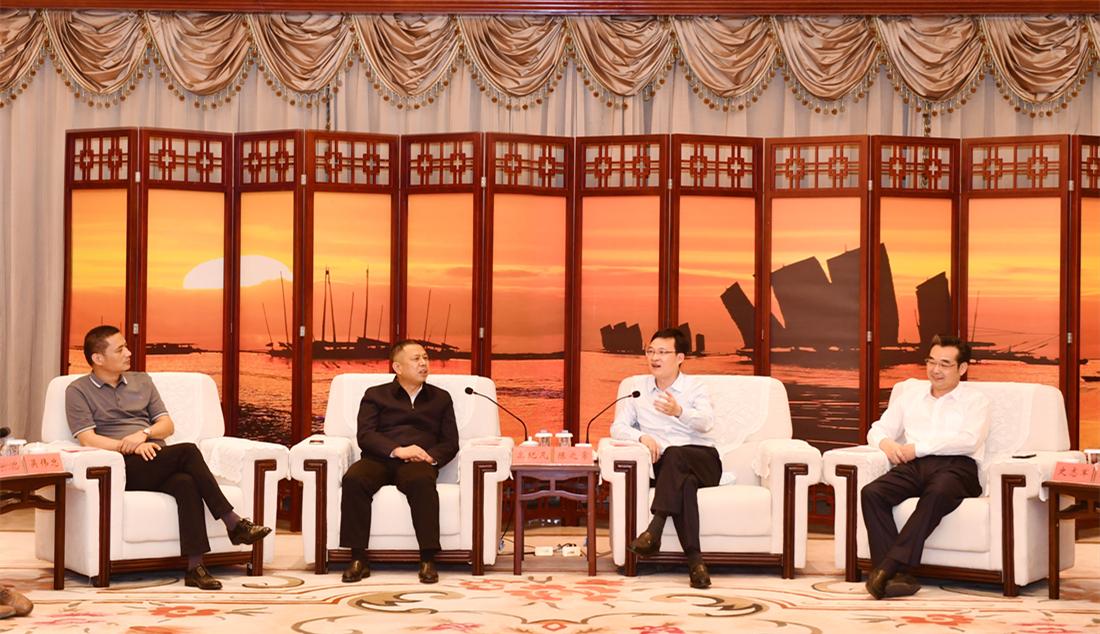 市领导会见天合光能股份有限公司董事长一行