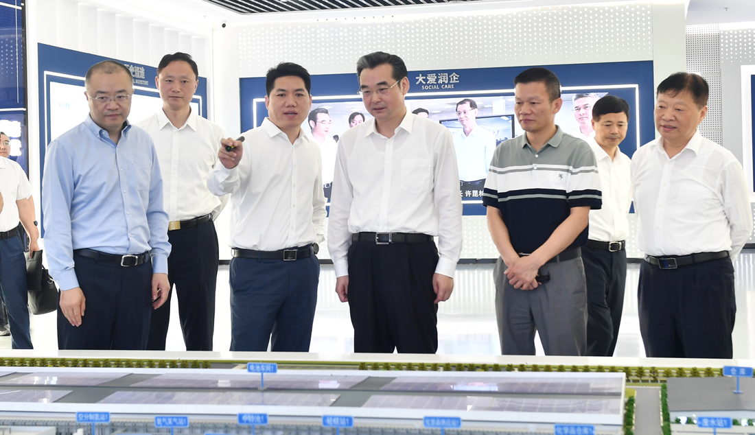 7月10日,市委书记史志军现场督办政协重点提案,对"加快壮大新能源产业