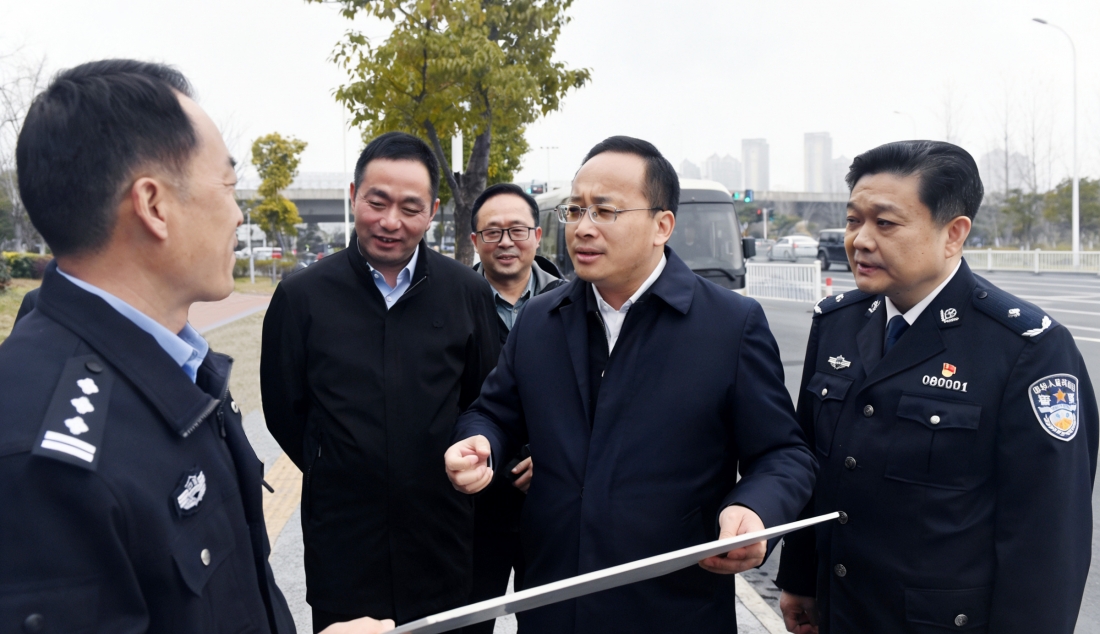 市领导调研推进道路交通保安保畅