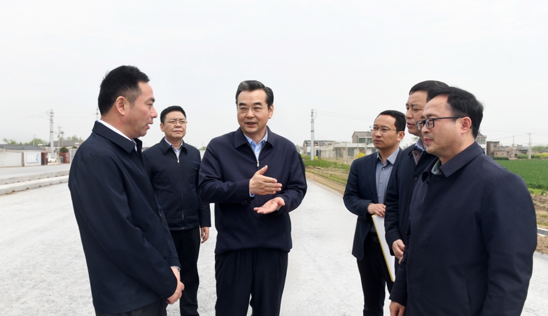 市领导调研枢纽建设工作