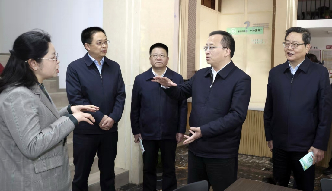 市领导调研推进群众身边不正之风和腐败问题集中...