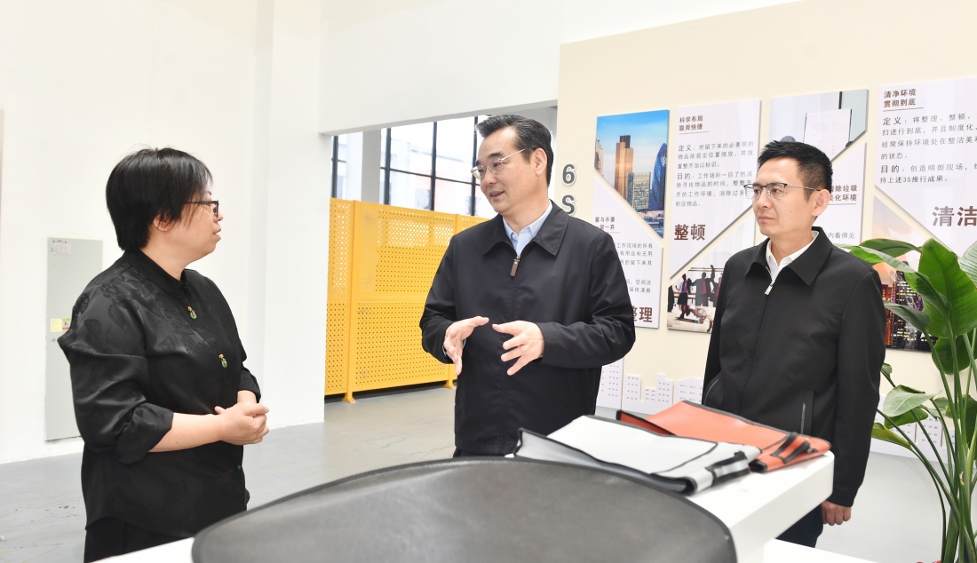 市领导调研洪泽区再生纤维和新材料产业发展工作...
