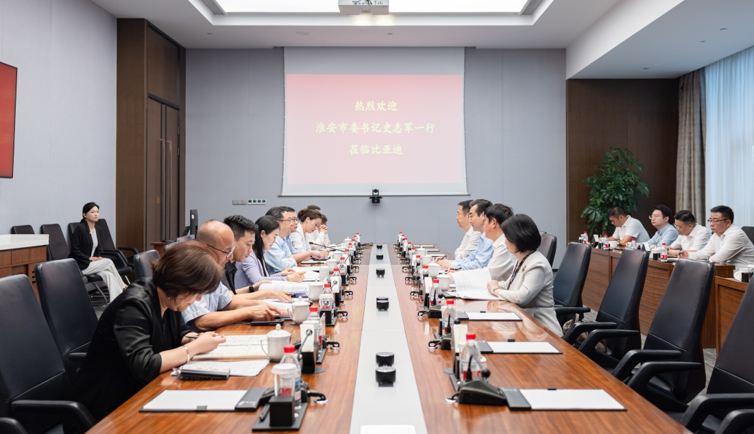 市领导率队赴深圳推进产业合作