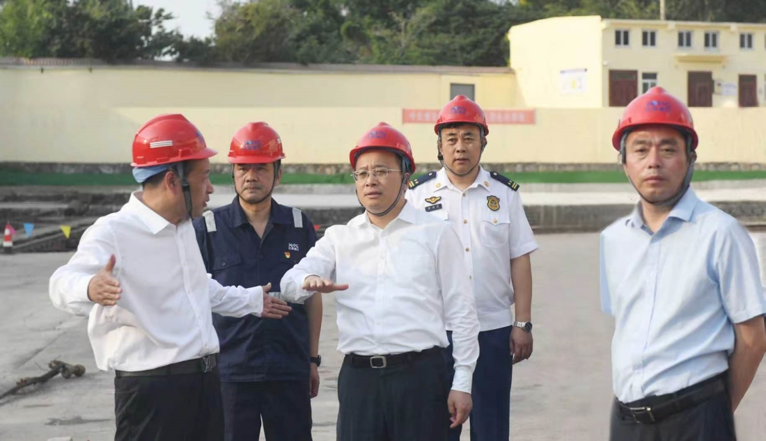 市领导调研推进安全生产工作