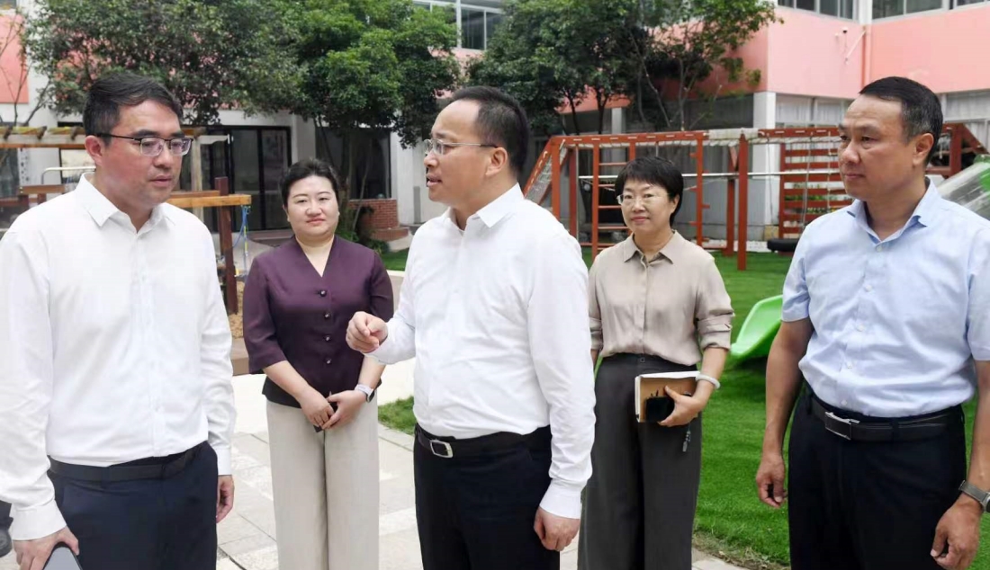市领导检查秋季开学和校园安全工作